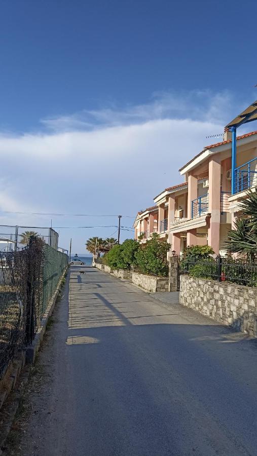 VI Home Pefkochori Bagian luar foto
